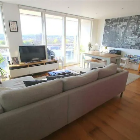 Modern Flat With Views Of Апартаменти *
