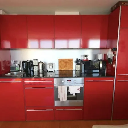 Апартаменти Modern Flat With Views Of